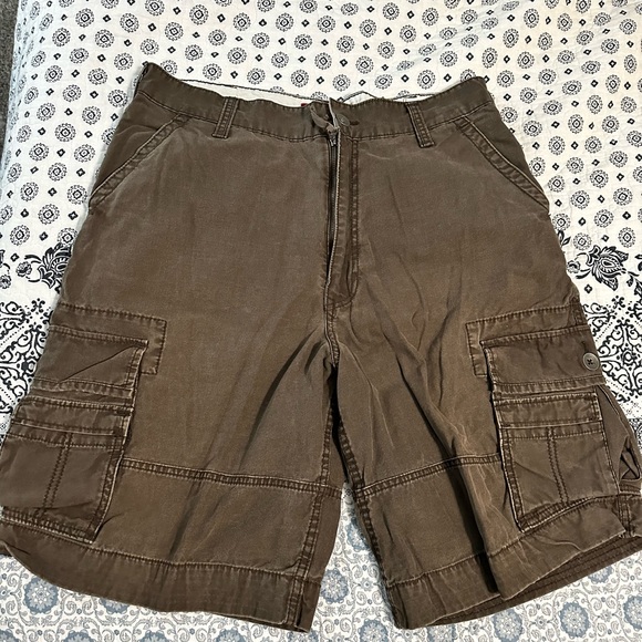 Levi’s cargo shorts—3 pairs - Picture 8 of 10